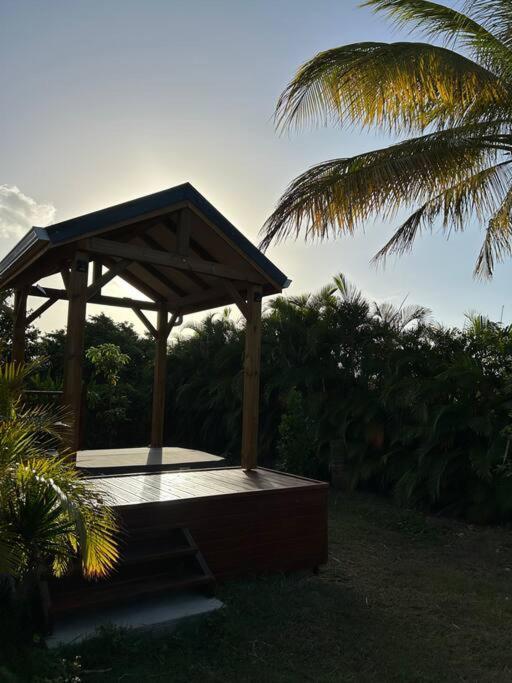 Bungalow Avec Jacuzzi Privatif Villa Сент-Роз Екстериор снимка