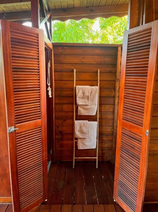 Bungalow Avec Jacuzzi Privatif Villa Сент-Роз Екстериор снимка